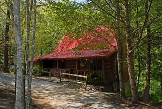 Pigeon Forge Cabin Located Conveniently to the main parkway in a quiet secluded area